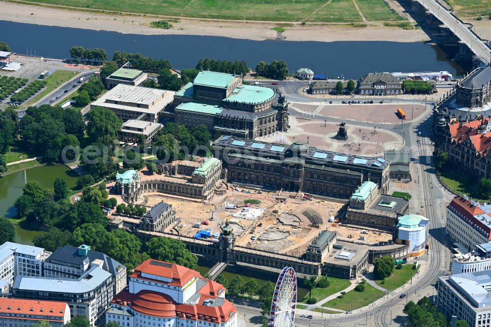 Dresden from the bird's eye view: Construction site with reconstruction and renovation work at the palace of the castle Dresdner Zwinger at Theaterplatz - Sophienstrasse in the district Altstadt in Dresden in the state of Saxony, Germany