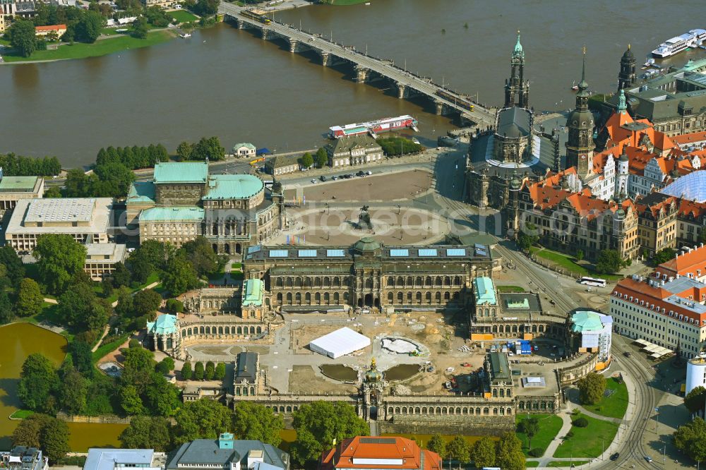 Dresden from the bird's eye view: Construction site with reconstruction and renovation work at the palace of the castle Dresdner Zwinger at Theaterplatz - Sophienstrasse in the district Altstadt in Dresden in the state of Saxony, Germany