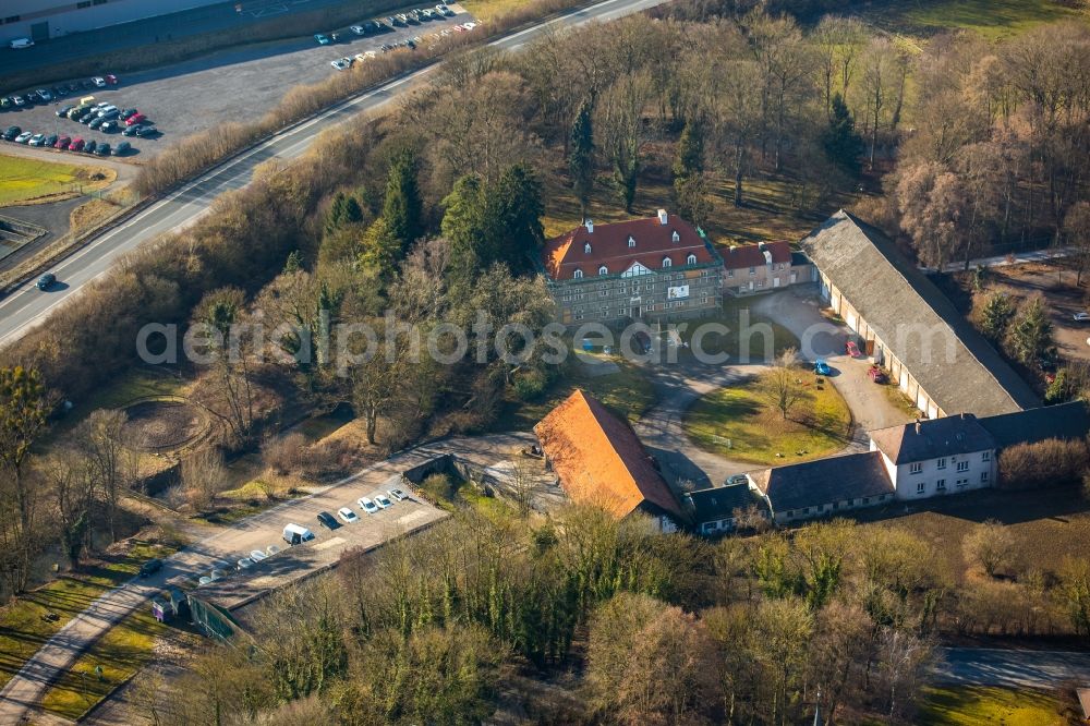 Aerial photograph Menden (Sauerland) - Construction site with reconstruction works at the Palais des Hoennetal of Deutsche Stiftung Denkmalschutz in the district Lendringsen in Menden (Sauerland) in the state North Rhine-Westphalia