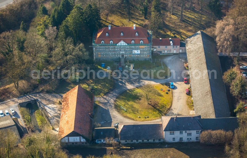 Menden (Sauerland) from above - Construction site with reconstruction works at the Palais des Hoennetal of Deutsche Stiftung Denkmalschutz in the district Lendringsen in Menden (Sauerland) in the state North Rhine-Westphalia