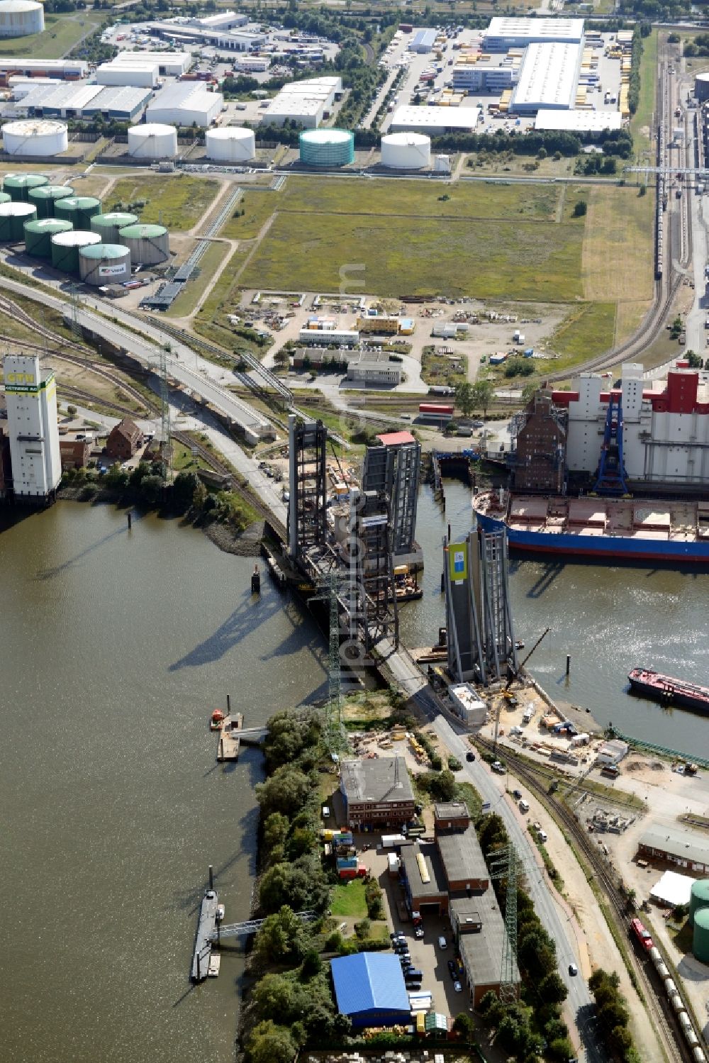 Hamburg from above - Construction site at Rethe lift bridge Rethebruecke in Hamburg-Mitte / Wilhelmsburg. A project of the Hamburg Port Authority HPA and Ingenieurbuero GRASSL GmbH