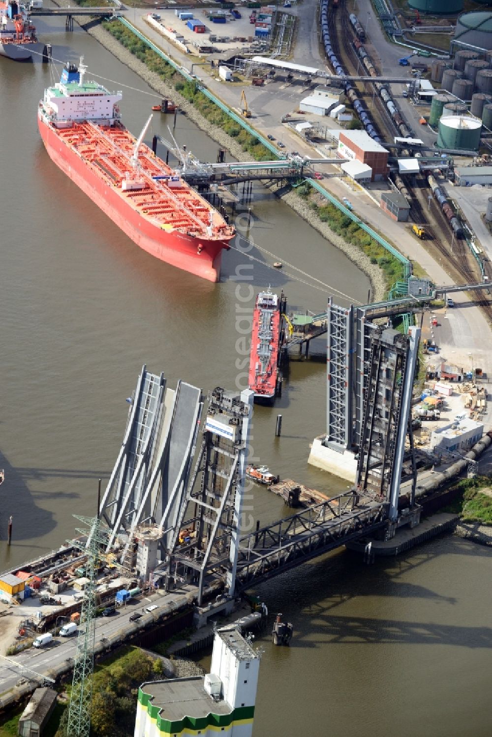 Hamburg from above - Construction site at Rethe lift bridge Rethebruecke in Hamburg-Mitte / Wilhelmsburg. A project of the Hamburg Port Authority HPA and Ingenieurbuero GRASSL GmbH