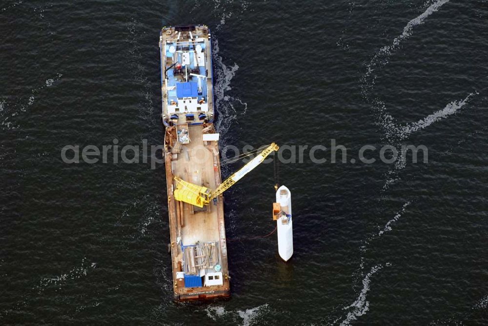 Aerial image Stralsund - Blick auf die Baustelle der Strelasundquerung.So wird die heute als feste Verbindung der Insel Rügen zum vorpommerschen Festland bestehende Querung des Strelasundes auf Höhe der Ortschaften Altefähr auf Rügen und der Hanse- und Weltkulturerbestadt Stralsund genannt. Über die erste feste Strelasundquerung, die „Rügendamm“ genannt wird, führen die Bundesstraße 96, eine eingleisige Eisenbahnstrecke und ein kombinierter Fuß- und Radweg.Stralsund 18.10.2006 Blick auf die Baustelle der Strelasundquerung.So wird die heute als feste Verbindung der Insel Rügen zum vorpommerschen Festland bestehende Querung des Strelasundes auf Höhe der Ortschaften Altefähr auf Rügen und der Hanse- und Weltkulturerbestadt Stralsund genannt. Über die erste feste Strelasundquerung, die „Rügendamm“ genannt wird, führen die Bundesstraße 96, eine eingleisige Eisenbahnstrecke und ein kombinierter Fuß- und Radweg.