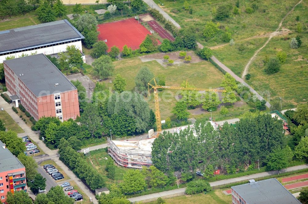 Aerial image Berlin - Construction site and building shell of a building between Peter Huchel St. and Erich Kästner St. in Berlin Hellersdorf