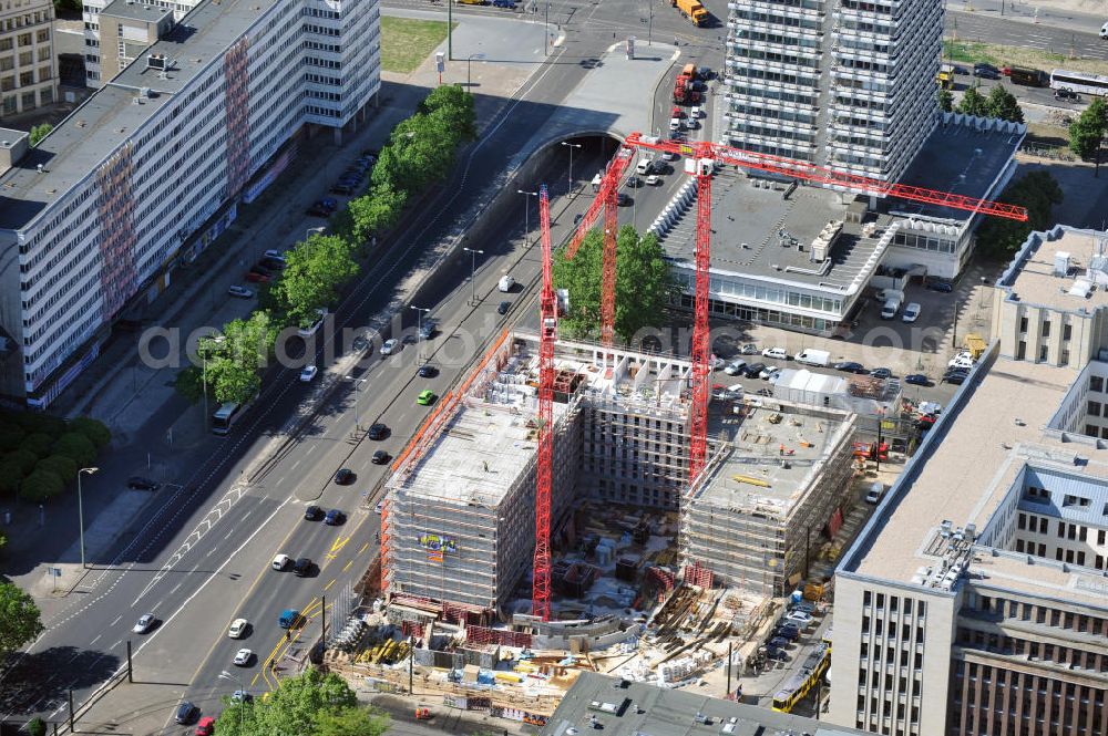 Berlin from the bird's eye view: Baustelle / Rohbau des vom Berliner Architekturbüro Collignon entworfenen ALEXANDER PARKSIDE an der Wadzeckstraße / Otto-Braun-Straße in Berlin Mitte. Die PORR Deutschland GmbH errichtet hier ein Projekt der IVG Development AG. Verschiedene Hotels wird das Areal künftig beherbergen: „Hampton by Hilton“ mit zwei bis drei Sternen, ein „Holiday Inn“ mit drei bis vier Sternen, ein „Azure Hostel“ und ein „Boarding House“. Site of the hotel complex ALEXANDER PARK SIDE in Berlin.