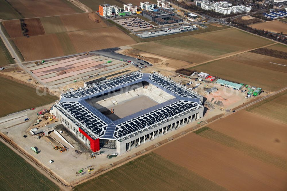 Mainz from above - Die Rohbau- Baustelle der Coface-Arena, die als neues Stadion für den Fußballverein FSV Mainz 05 dienen soll. Derzeit werden am Rohbau Photovoltaikanlagen montiert, das Sportstättenprojekt soll 2011 abgeschlossen werden. Bauherr und Eigentümerin des Neubauprojektes ist die stadteigene Grundstücksverwaltungsgesellschaft der Stadt Mainz mbH (GVG). View to the building area of the new football stadium Coface-Arena in Mainz.