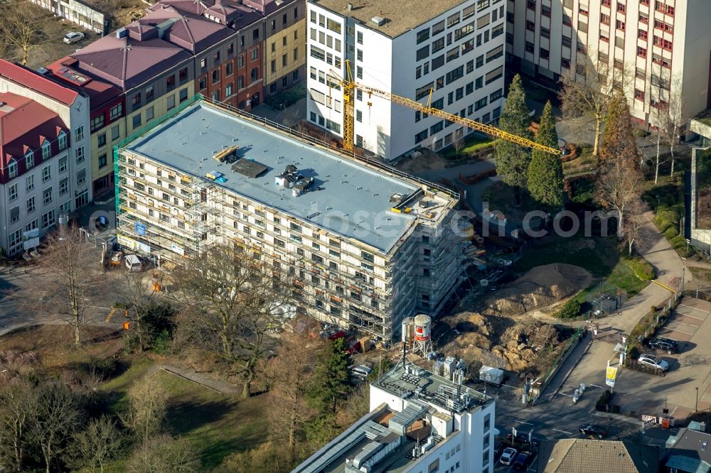 Aerial photograph Mülheim an der Ruhr - Construction site for a new extension to the hospital grounds Evangelisches Krankenhaus Muelheim on Schulstrasse in Muelheim on the Ruhr in the state North Rhine-Westphalia, Germany