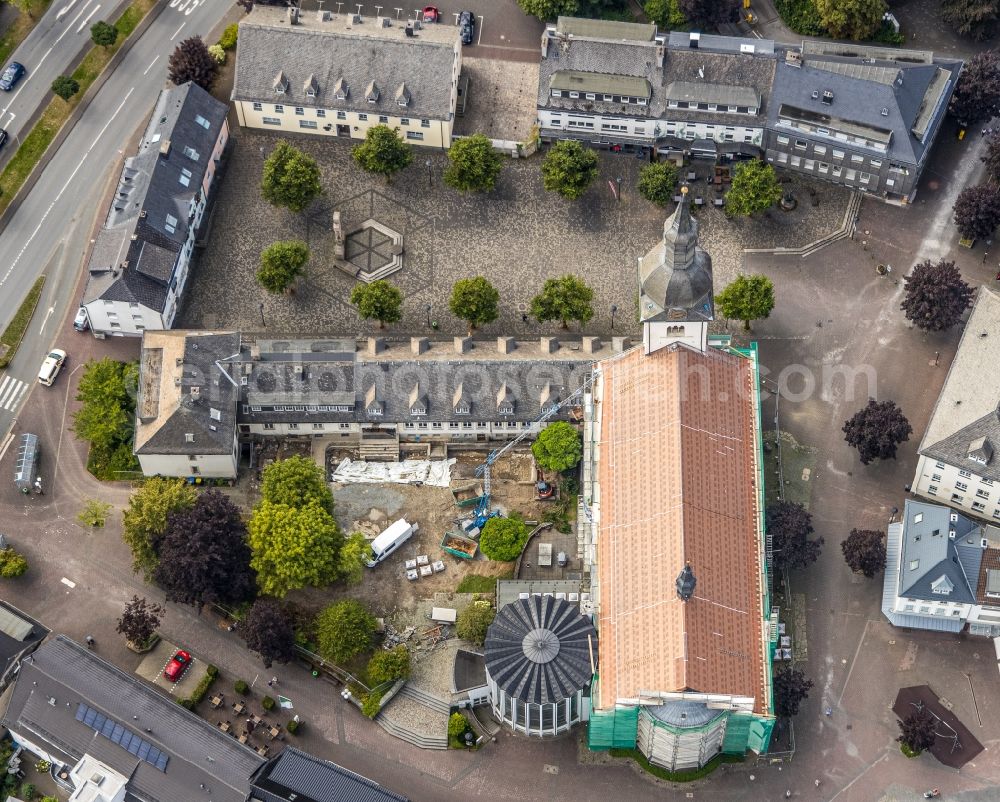 Aerial photograph Meschede - Construction site for renovation and reconstruction work on the church building Kath. Kirche St. Walburga in Meschede in the state North Rhine-Westphalia, Germany