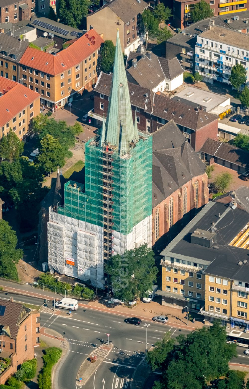 Aerial photograph Oberhausen - Construction site for renovation and reconstruction work on the church building St. Pankratius in Oberhausen at Ruhrgebiet in the state North Rhine-Westphalia, Germany