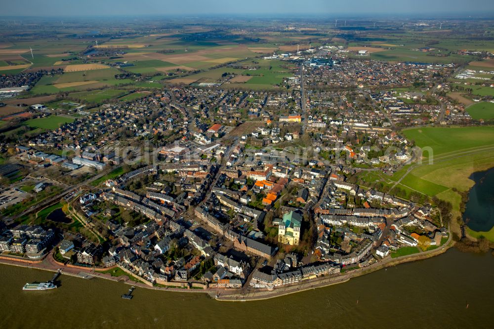 Rees from above - Church building St. Mariae Himmelfahrt on the church square in Rees in the federal state of North Rhine-Westphalia, Germany