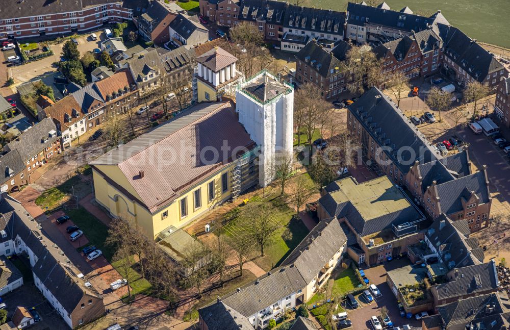 Rees from above - Church building St. Mariae Himmelfahrt on the church square in Rees in the federal state of North Rhine-Westphalia, Germany