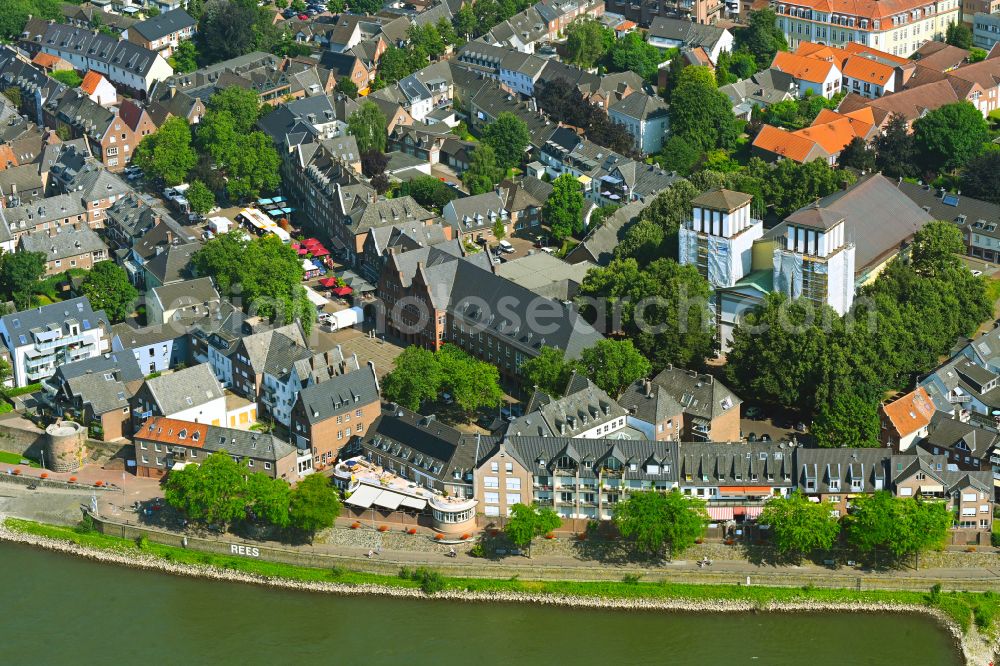 Aerial image Rees - Church building St. Mariae Himmelfahrt on the church square in Rees in the federal state of North Rhine-Westphalia, Germany