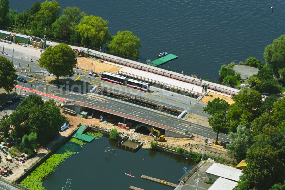 Aerial image Hamburg - Construction site for renovation work on the road bridge structure Hohenfelder Bruecken on the Alsterufer at Hartwicusstrasse - Schwanenwik - Armgartstrasse in the district of Uhlenhorst in Hamburg, Germany