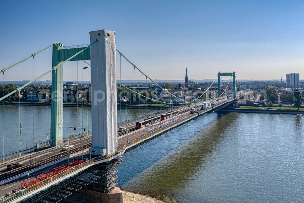 Aerial photograph Köln - Construction to renovation work on the road bridge structure Muelheimer Bruecke in the district Riehl in Cologne in the state North Rhine-Westphalia, Germany