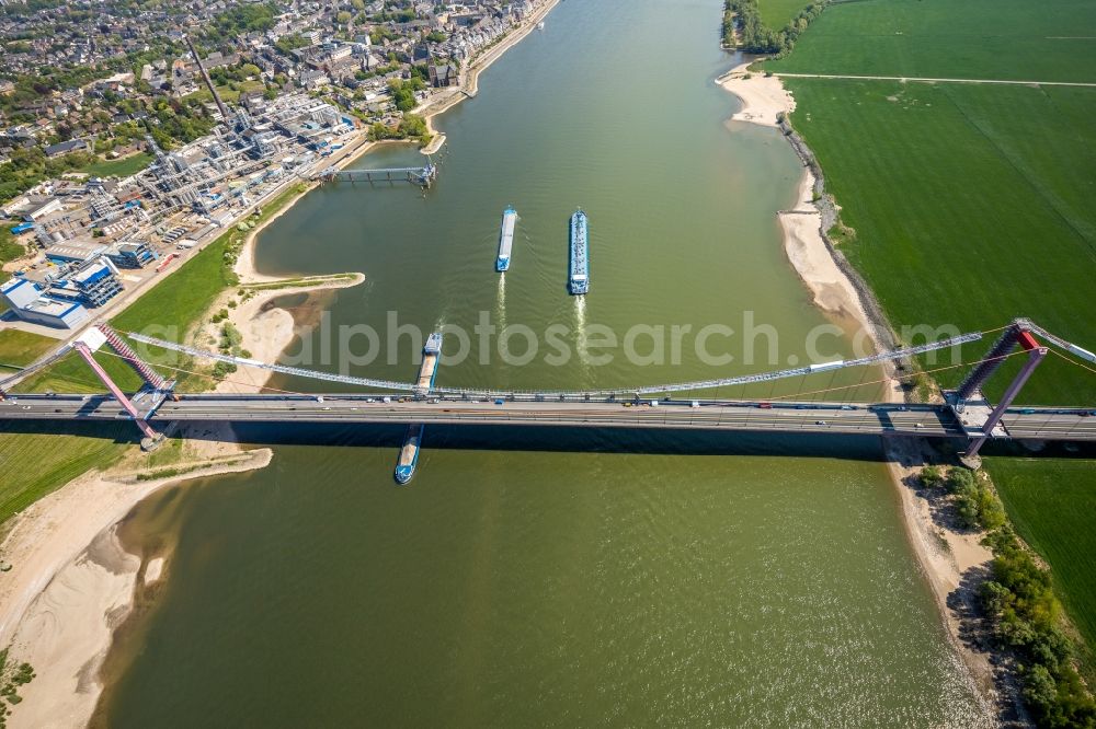 Aerial photograph Emmerich am Rhein - Construction to renovation work on the road bridge structure of Rheinbruecke on federal street B220 in Emmerich am Rhein in the state North Rhine-Westphalia, Germany