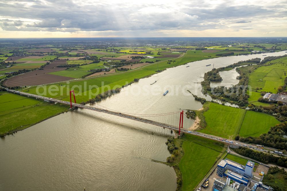 Aerial photograph Emmerich am Rhein - Construction to renovation work on the road bridge structure of Rheinbruecke on federal street B220 in Emmerich am Rhein in the state North Rhine-Westphalia, Germany