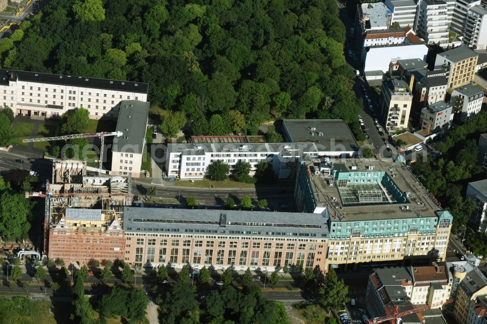 Leipzig from the bird's eye view: Construction to renovation work and for reconstruction of the Bugra exhibition house building complex of Gutenberggalerie and the Ramada on Gutenbergplatz in Graphic Quarter in Leipzig in Saxony