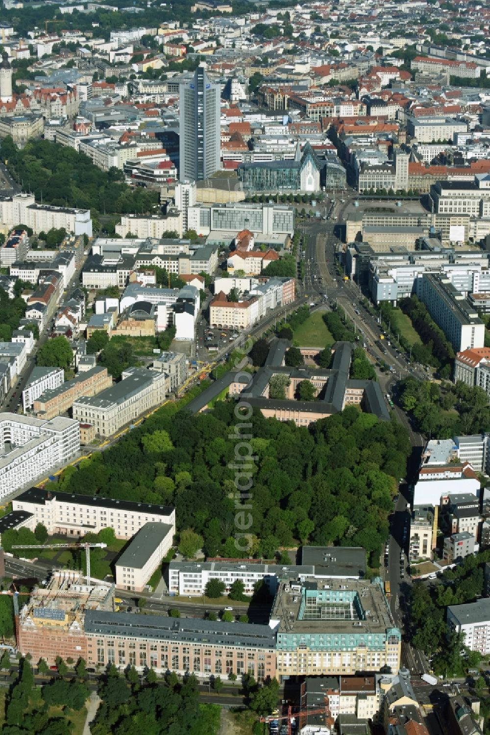 Aerial photograph Leipzig - Construction to renovation work and for reconstruction of the Bugra exhibition house building complex of Gutenberggalerie and the Ramada on Gutenbergplatz in Graphic Quarter in Leipzig in Saxony