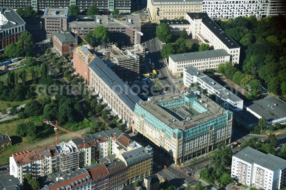 Aerial photograph Leipzig - Construction to renovation work and for reconstruction of the Bugra exhibition house building complex of Gutenberggalerie and the Ramada on Gutenbergplatz in Graphic Quarter in Leipzig in Saxony