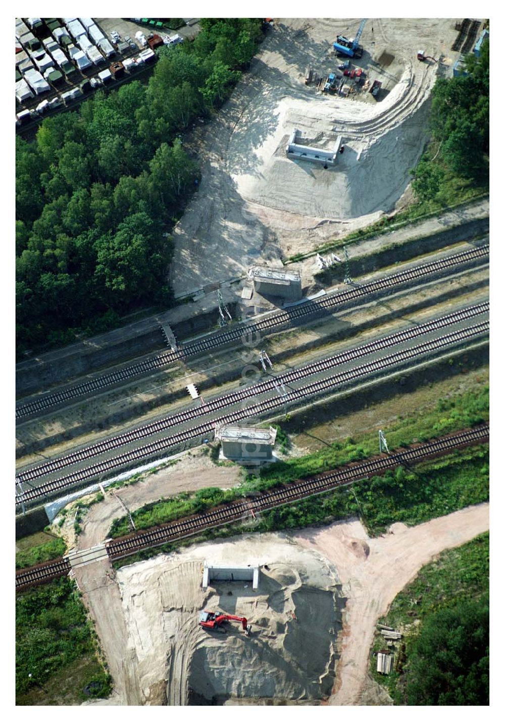 Aerial photograph Ludwigsfelde/ Genshagener Heide (Brandenburg) - Blick auf den im Bau befindlichen Schienenübergang am Kreuzungsbauwerk Berliner Außenring (BAR) und der Anhalter Bahn