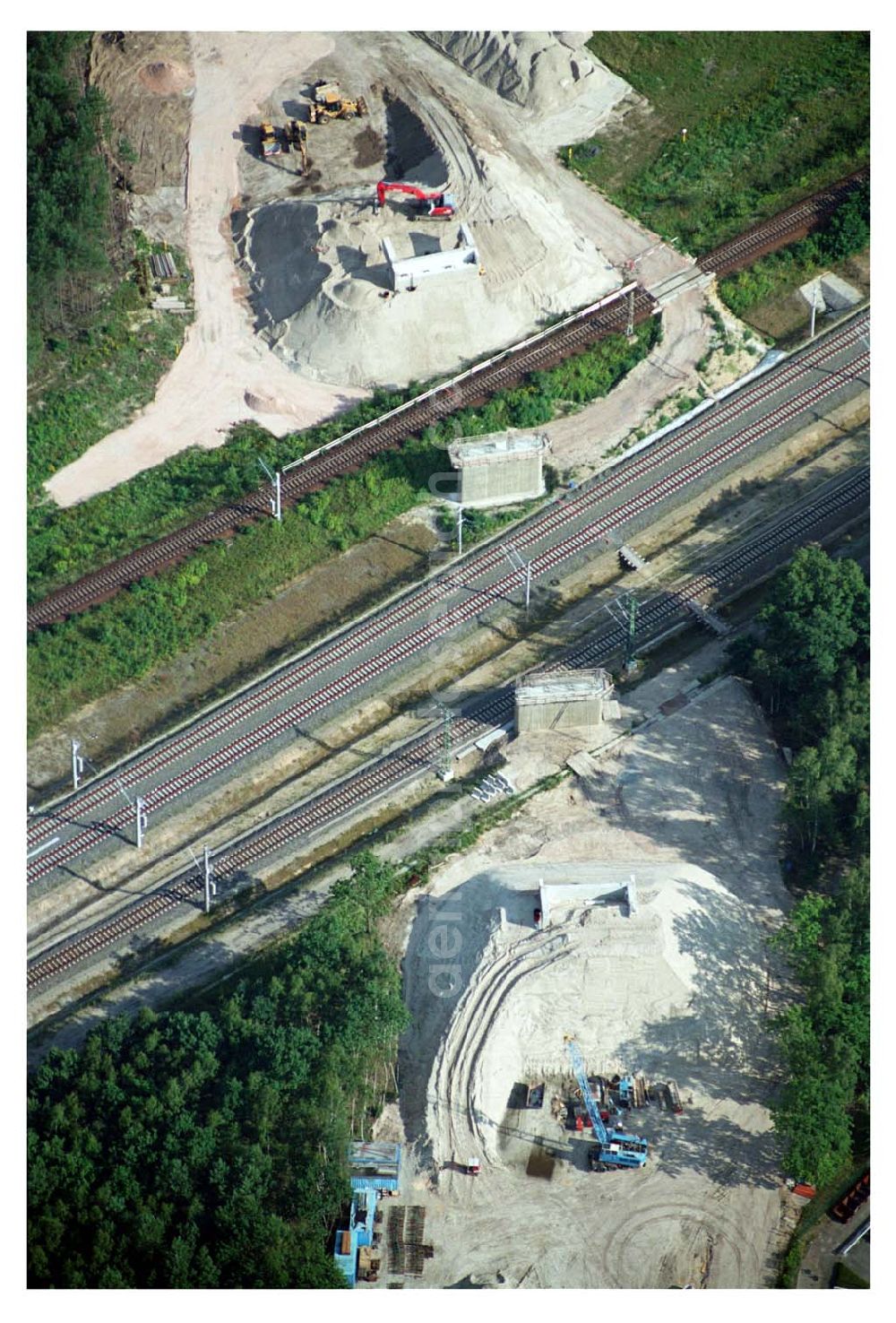 Aerial image Ludwigsfelde/ Genshagener Heide (Brandenburg) - Blick auf den im Bau befindlichen Schienenübergang am Kreuzungsbauwerk Berliner Außenring (BAR) und der Anhalter Bahn