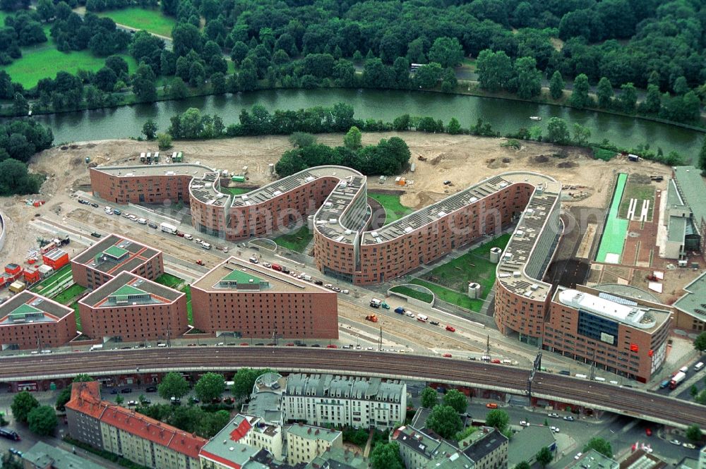 Berlin Moabit from above - Site snake-shaped apartment building in Berlin - Moabit