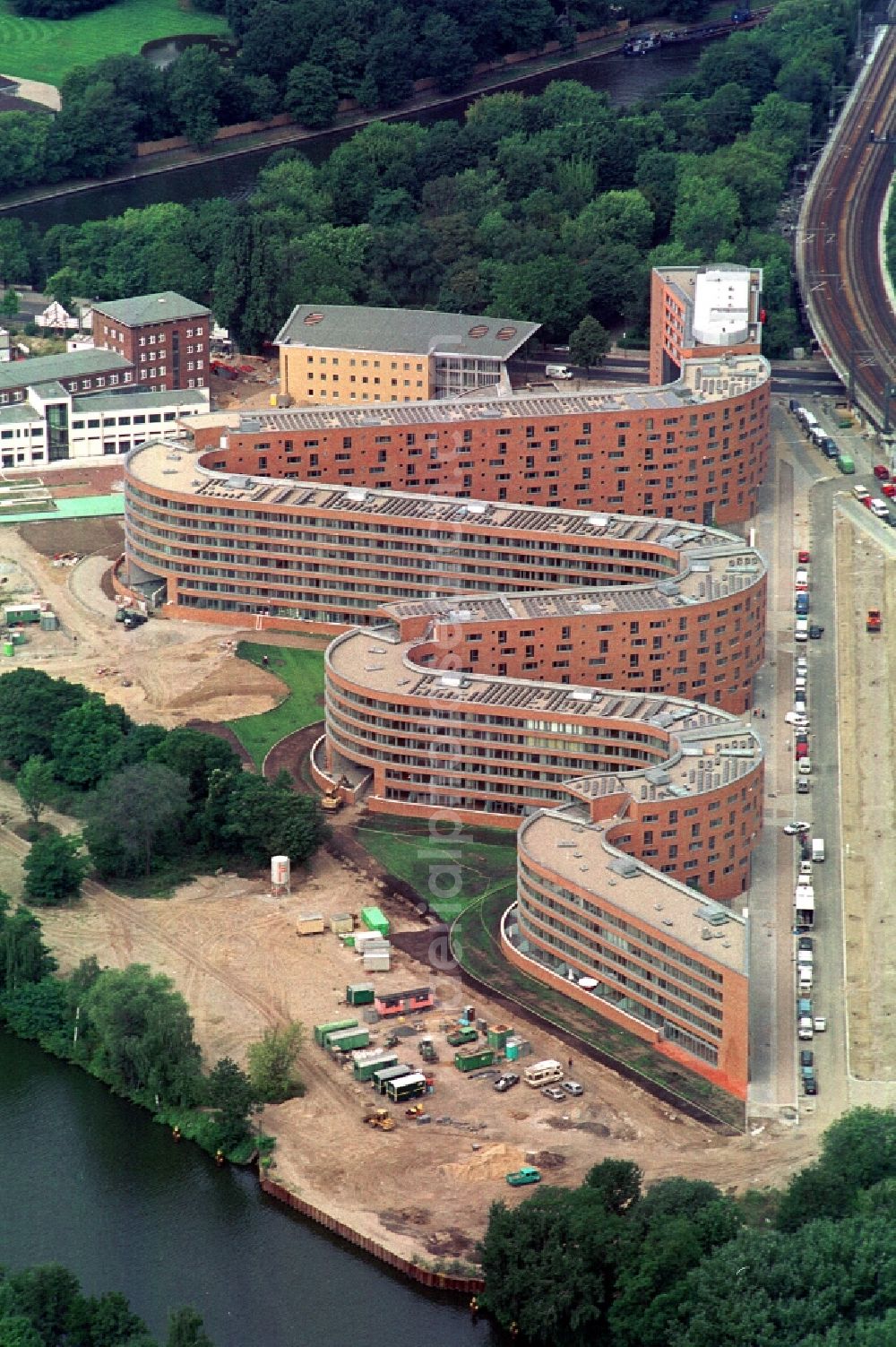 Berlin Moabit from the bird's eye view: Site snake-shaped apartment building in Berlin - Moabit