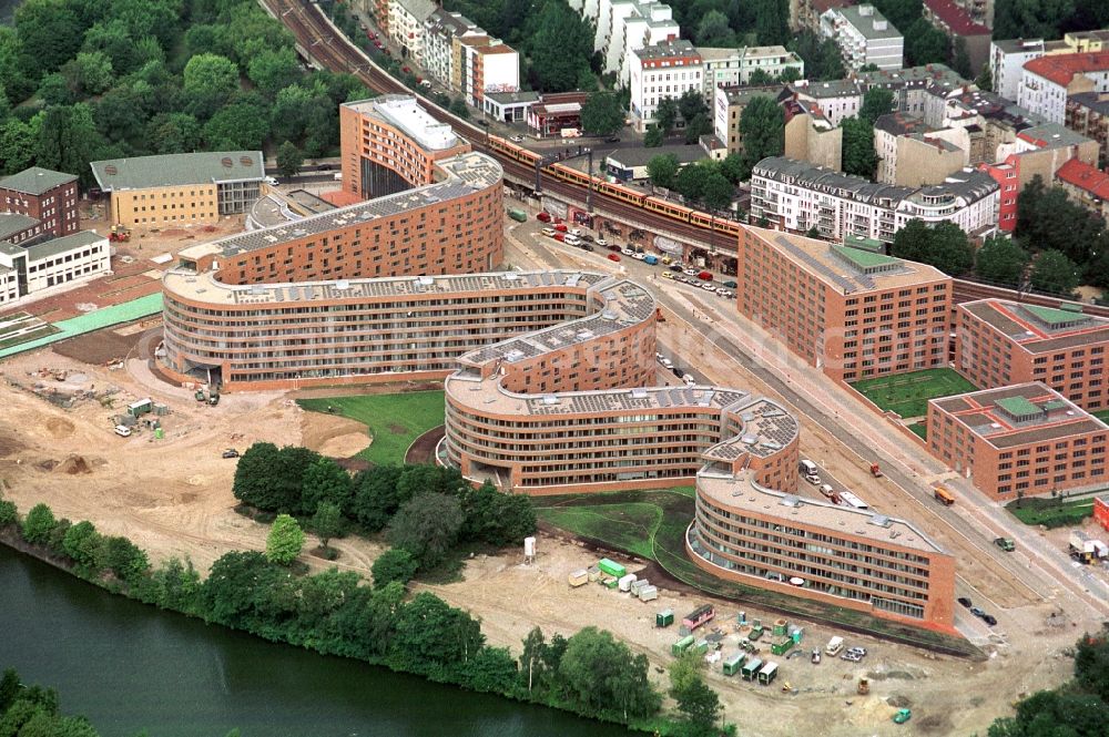 Berlin Moabit from above - Site snake-shaped apartment building in Berlin - Moabit