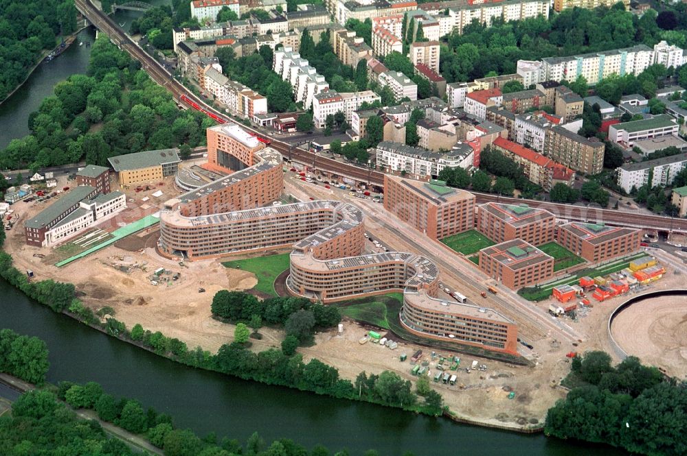 Berlin Moabit from the bird's eye view: Site snake-shaped apartment building in Berlin - Moabit