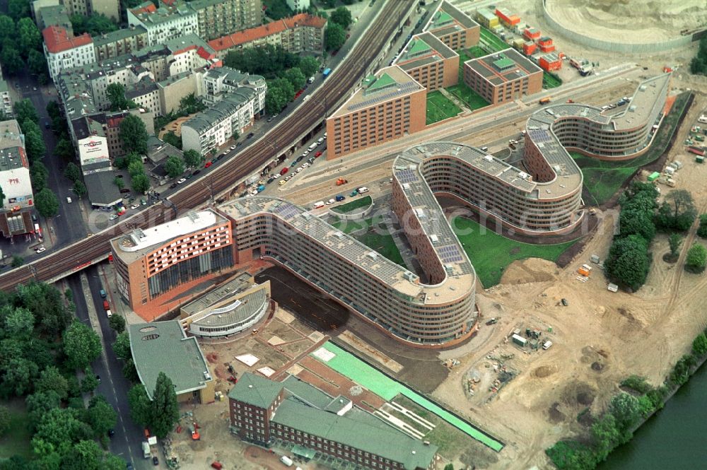 Aerial image Berlin Moabit - Site snake-shaped apartment building in Berlin - Moabit