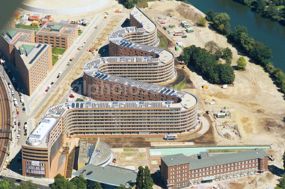 Berlin Moabit from above - Site snake-shaped apartment building in Berlin - Moabit