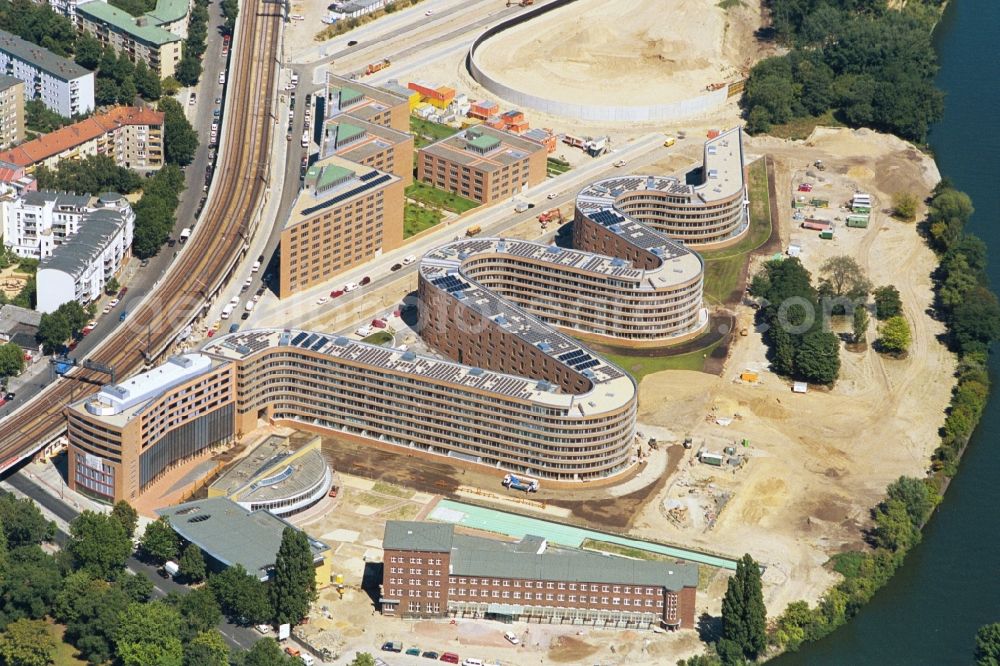 Berlin Moabit from the bird's eye view: Site snake-shaped apartment building in Berlin - Moabit