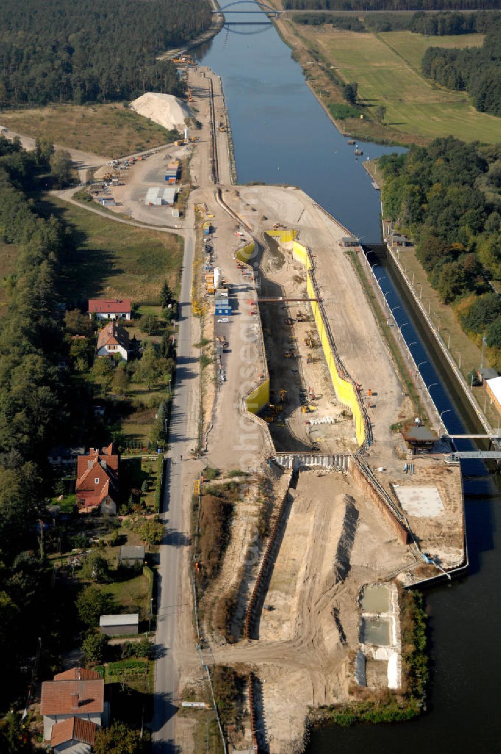 Wusterwitz from above - Blick auf die Baustelle vom Neubau der 2. Schleuse Wusterwitz. Ein Projekt des WSV: Wasserstraßen-Neubauamt Magdeburg, 39106 Magdeburg, Tel. +49(0)391 535-0, email: wna-magdeburg@wsv.bund.de