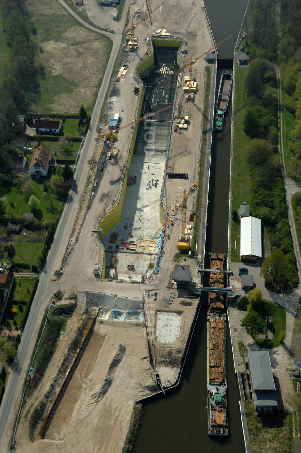 Wusterwitz from the bird's eye view: Blick auf die Erweiterungsbaustelle der Schleuse Wusterwitz. Ein Projekt des WSV: Wasserstraßen-Neubauamt Magdeburg, View of the construction site of the expansion lock Wusterwitz.