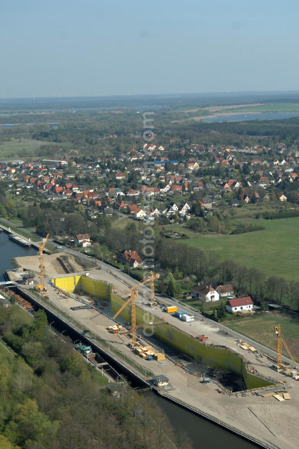 Wusterwitz from the bird's eye view: Blick auf die Erweiterungsbaustelle der Schleuse Wusterwitz. Ein Projekt des WSV: Wasserstraßen-Neubauamt Magdeburg, View of the construction site of the expansion lock Wusterwitz.