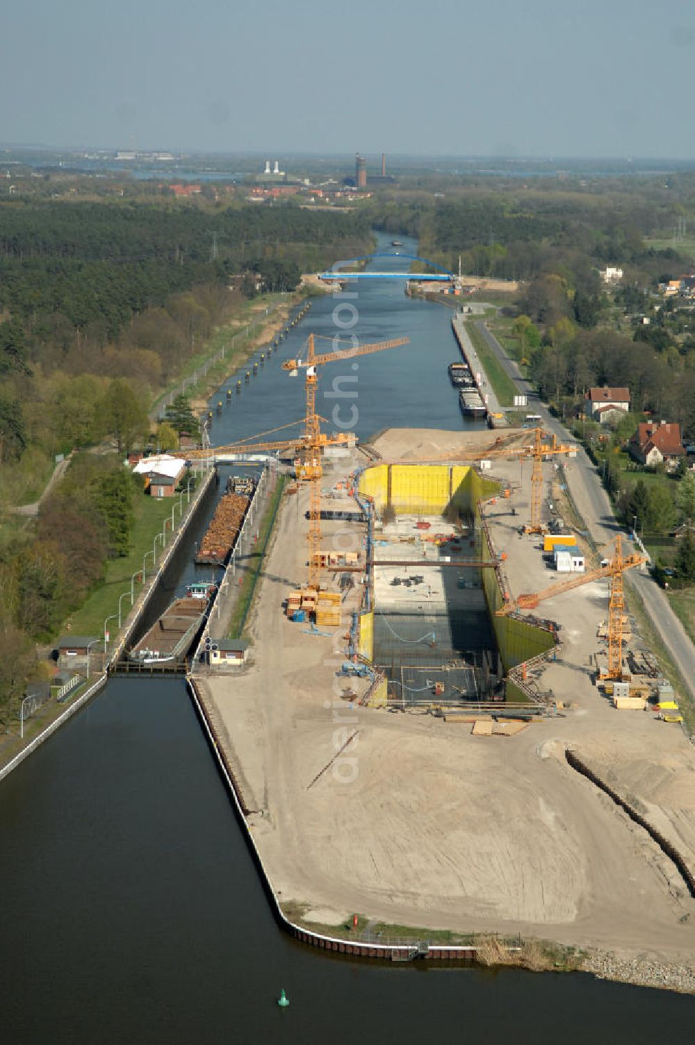 Wusterwitz from the bird's eye view: Blick auf die Erweiterungsbaustelle der Schleuse Wusterwitz. Ein Projekt des WSV: Wasserstraßen-Neubauamt Magdeburg, View of the construction site of the expansion lock Wusterwitz.