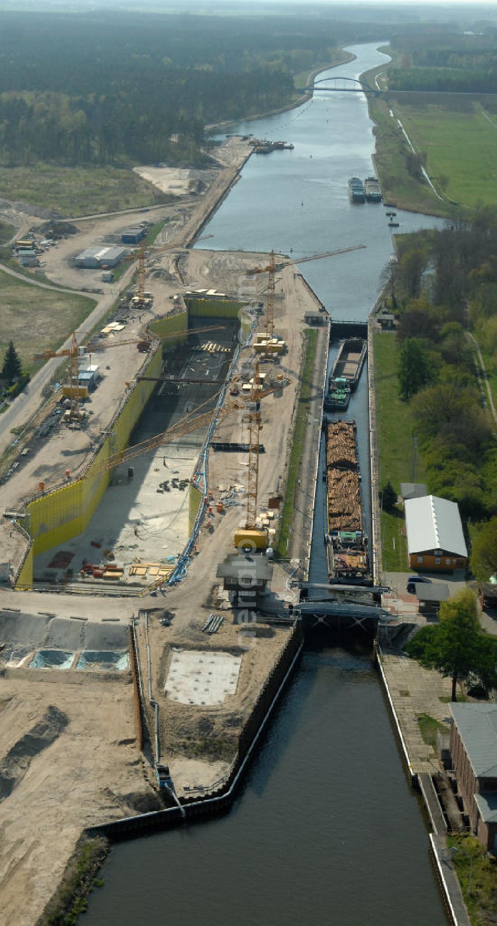 Wusterwitz from the bird's eye view: Blick auf die Erweiterungsbaustelle der Schleuse Wusterwitz. Ein Projekt des WSV: Wasserstraßen-Neubauamt Magdeburg, View of the construction site of the expansion lock Wusterwitz.