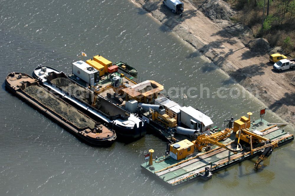 Aerial photograph WUSTERWITZ - Blick auf die Erweiterungsbaustelle Schleuse Wusterwitz am Elbe-Havel-Kanal. Im Rahmen des VDE Nr. 17 wird bei EHK km 376,8 neben der bereits bestehenden Schleuse Wusterwitz eine neue Südschleuse gebaut. Die 12,50 m breite Schleusenkammer hat eine nutzbare Kammerlänge von 190 m. Das Bauwerk erhält ein modernes und wirtschaftliches hydraulisches Seitenfüllsystem. Wusterwitz ist eine Gemeinde im brandenburgischen Landkreis Potsdam-Mittelmark. Sie ist Sitz des gleichnamigen Amtes, dem zudem die Gemeinden Rosenau und Bensdorf angehören. Auftraggeber und Kontakt: Wasser- und Schifffahrtsverwaltung des Bundes (WSV) im Geschäftsbereich des Bundesministeriums für Verkehr, Bau und Stadtentwicklung. Vertreten durch das Referat WS16, Verkehrstechnik, IT und Öffentlichkeitsarbeit in der Wasser- und Schifffahrtsverwaltung, Robert-Schuman-Platz 1, Postfach 20 01 00, 53170 Bonn; Kontakt Amt Wusterwitz: August-Bebel Strasse 10, 14789 Wusterwitz, Tel. +49 (0)33839 669 0, Fax +49 (0)33839 669 31, e-mail: amt-wusterwitz@t-online.de