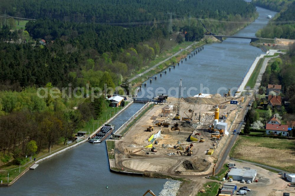 WUSTERWITZ from the bird's eye view: Blick auf die Erweiterungsbaustelle Schleuse Wusterwitz am Elbe-Havel-Kanal. Im Rahmen des VDE Nr. 17 wird bei EHK km 376,8 neben der bereits bestehenden Schleuse Wusterwitz eine neue Südschleuse gebaut. Die 12,50 m breite Schleusenkammer hat eine nutzbare Kammerlänge von 190 m. Das Bauwerk erhält ein modernes und wirtschaftliches hydraulisches Seitenfüllsystem. Wusterwitz ist eine Gemeinde im brandenburgischen Landkreis Potsdam-Mittelmark. Sie ist Sitz des gleichnamigen Amtes, dem zudem die Gemeinden Rosenau und Bensdorf angehören. Auftraggeber und Kontakt: Wasser- und Schifffahrtsverwaltung des Bundes (WSV) im Geschäftsbereich des Bundesministeriums für Verkehr, Bau und Stadtentwicklung. Vertreten durch das Referat WS16, Verkehrstechnik, IT und Öffentlichkeitsarbeit in der Wasser- und Schifffahrtsverwaltung, Robert-Schuman-Platz 1, Postfach 20 01 00, 53170 Bonn; Kontakt Amt Wusterwitz: August-Bebel Strasse 10, 14789 Wusterwitz, Tel. +49 (0)33839 669 0, Fax +49 (0)33839 669 31, e-mail: amt-wusterwitz@t-online.de