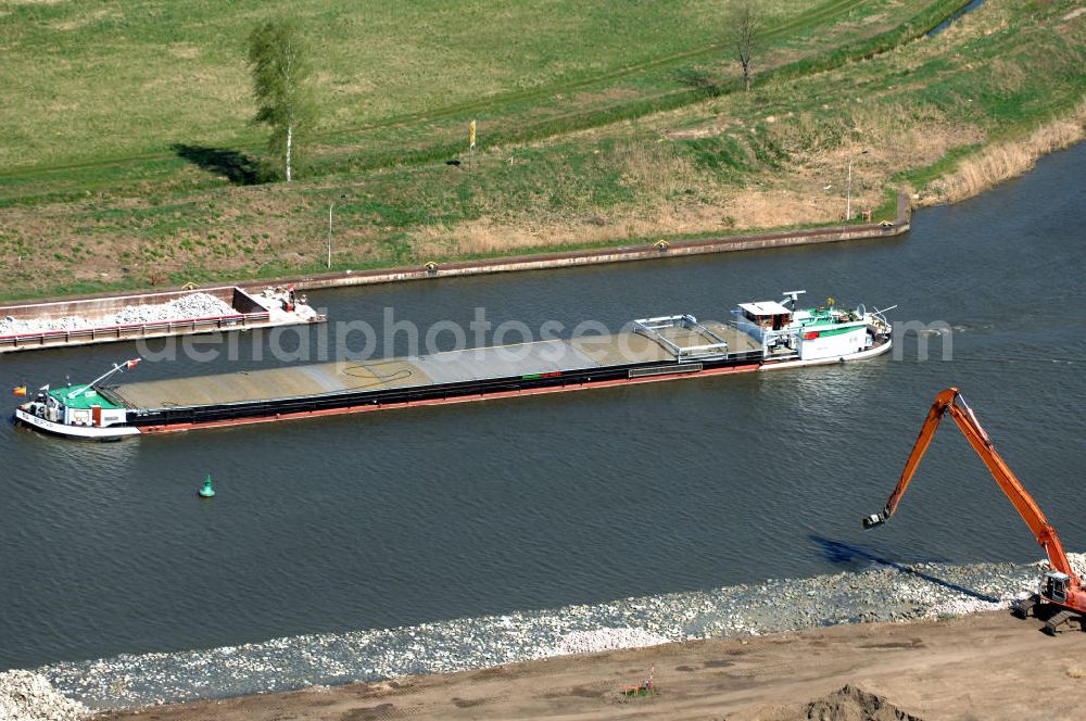 Aerial photograph WUSTERWITZ - Blick auf die Erweiterungsbaustelle Schleuse Wusterwitz am Elbe-Havel-Kanal. Im Rahmen des VDE Nr. 17 wird bei EHK km 376,8 neben der bereits bestehenden Schleuse Wusterwitz eine neue Südschleuse gebaut. Die 12,50 m breite Schleusenkammer hat eine nutzbare Kammerlänge von 190 m. Das Bauwerk erhält ein modernes und wirtschaftliches hydraulisches Seitenfüllsystem. Wusterwitz ist eine Gemeinde im brandenburgischen Landkreis Potsdam-Mittelmark. Sie ist Sitz des gleichnamigen Amtes, dem zudem die Gemeinden Rosenau und Bensdorf angehören. Auftraggeber und Kontakt: Wasser- und Schifffahrtsverwaltung des Bundes (WSV) im Geschäftsbereich des Bundesministeriums für Verkehr, Bau und Stadtentwicklung. Vertreten durch das Referat WS16, Verkehrstechnik, IT und Öffentlichkeitsarbeit in der Wasser- und Schifffahrtsverwaltung, Robert-Schuman-Platz 1, Postfach 20 01 00, 53170 Bonn; Kontakt Amt Wusterwitz: August-Bebel Strasse 10, 14789 Wusterwitz, Tel. +49 (0)33839 669 0, Fax +49 (0)33839 669 31, e-mail: amt-wusterwitz@t-online.de