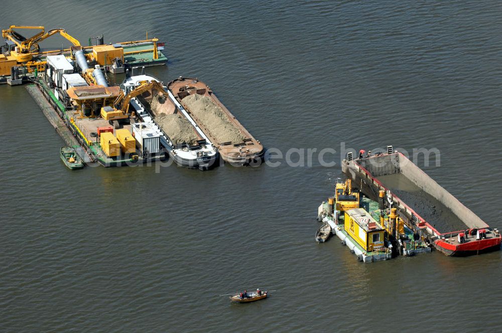 WUSTERWITZ from the bird's eye view: Blick auf die Erweiterungsbaustelle Schleuse Wusterwitz am Elbe-Havel-Kanal. Im Rahmen des VDE Nr. 17 wird bei EHK km 376,8 neben der bereits bestehenden Schleuse Wusterwitz eine neue Südschleuse gebaut. Die 12,50 m breite Schleusenkammer hat eine nutzbare Kammerlänge von 190 m. Das Bauwerk erhält ein modernes und wirtschaftliches hydraulisches Seitenfüllsystem. Wusterwitz ist eine Gemeinde im brandenburgischen Landkreis Potsdam-Mittelmark. Sie ist Sitz des gleichnamigen Amtes, dem zudem die Gemeinden Rosenau und Bensdorf angehören. Auftraggeber und Kontakt: Wasser- und Schifffahrtsverwaltung des Bundes (WSV) im Geschäftsbereich des Bundesministeriums für Verkehr, Bau und Stadtentwicklung. Vertreten durch das Referat WS16, Verkehrstechnik, IT und Öffentlichkeitsarbeit in der Wasser- und Schifffahrtsverwaltung, Robert-Schuman-Platz 1, Postfach 20 01 00, 53170 Bonn; Kontakt Amt Wusterwitz: August-Bebel Strasse 10, 14789 Wusterwitz, Tel. +49 (0)33839 669 0, Fax +49 (0)33839 669 31, e-mail: amt-wusterwitz@t-online.de