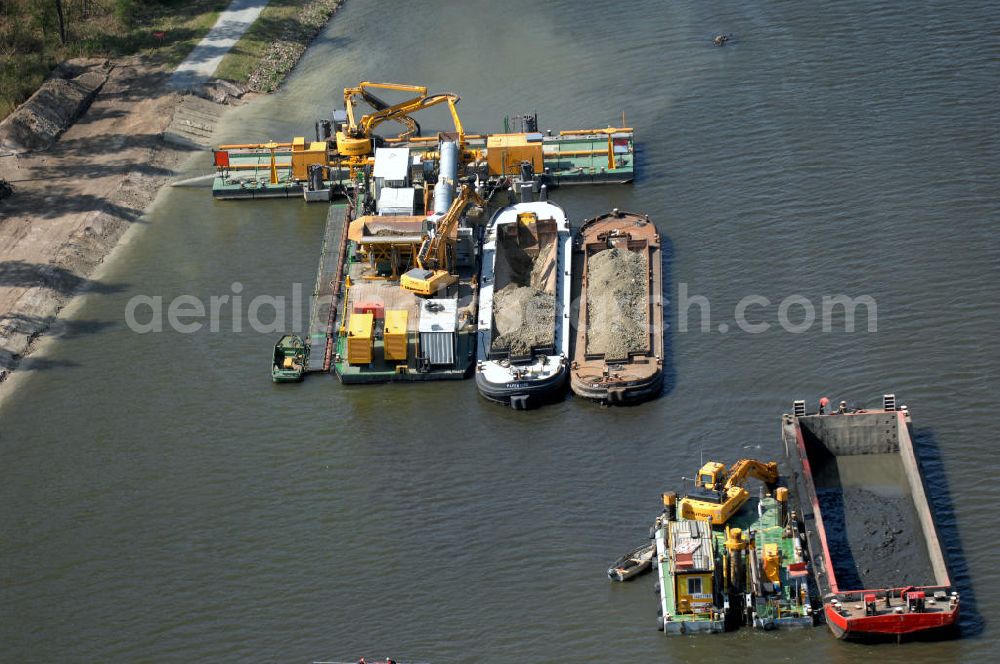 Aerial image WUSTERWITZ - Blick auf die Erweiterungsbaustelle Schleuse Wusterwitz am Elbe-Havel-Kanal. Im Rahmen des VDE Nr. 17 wird bei EHK km 376,8 neben der bereits bestehenden Schleuse Wusterwitz eine neue Südschleuse gebaut. Die 12,50 m breite Schleusenkammer hat eine nutzbare Kammerlänge von 190 m. Das Bauwerk erhält ein modernes und wirtschaftliches hydraulisches Seitenfüllsystem. Wusterwitz ist eine Gemeinde im brandenburgischen Landkreis Potsdam-Mittelmark. Sie ist Sitz des gleichnamigen Amtes, dem zudem die Gemeinden Rosenau und Bensdorf angehören. Auftraggeber und Kontakt: Wasser- und Schifffahrtsverwaltung des Bundes (WSV) im Geschäftsbereich des Bundesministeriums für Verkehr, Bau und Stadtentwicklung. Vertreten durch das Referat WS16, Verkehrstechnik, IT und Öffentlichkeitsarbeit in der Wasser- und Schifffahrtsverwaltung, Robert-Schuman-Platz 1, Postfach 20 01 00, 53170 Bonn; Kontakt Amt Wusterwitz: August-Bebel Strasse 10, 14789 Wusterwitz, Tel. +49 (0)33839 669 0, Fax +49 (0)33839 669 31, e-mail: amt-wusterwitz@t-online.de