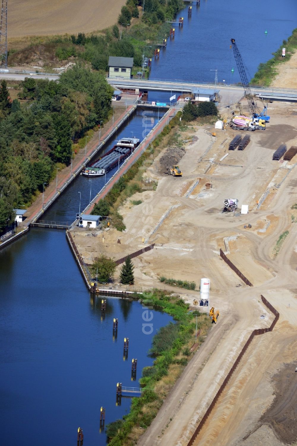 Zerben from the bird's eye view: Construction site at the Zerben lock, bridge and the riverside of the Elbe-Havel-Canel in the state Saxony-Anhalt