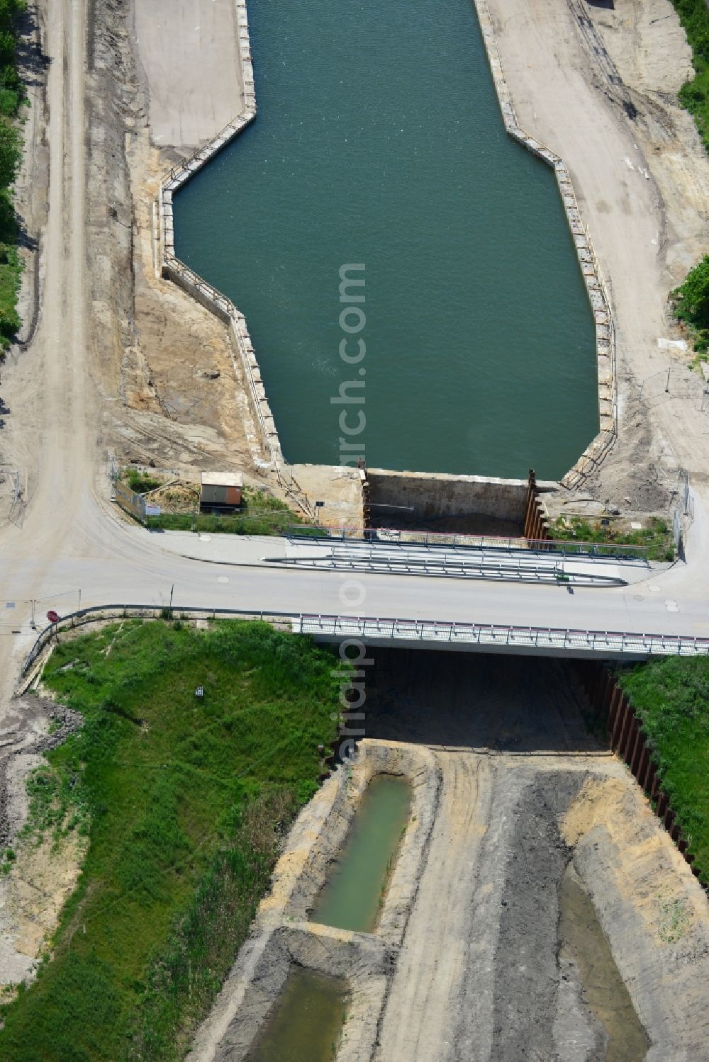 Zerben from the bird's eye view: Construction site at the Zerben lock, bridge and the riverside of the Elbe-Havel-Canel in the state Saxony-Anhalt