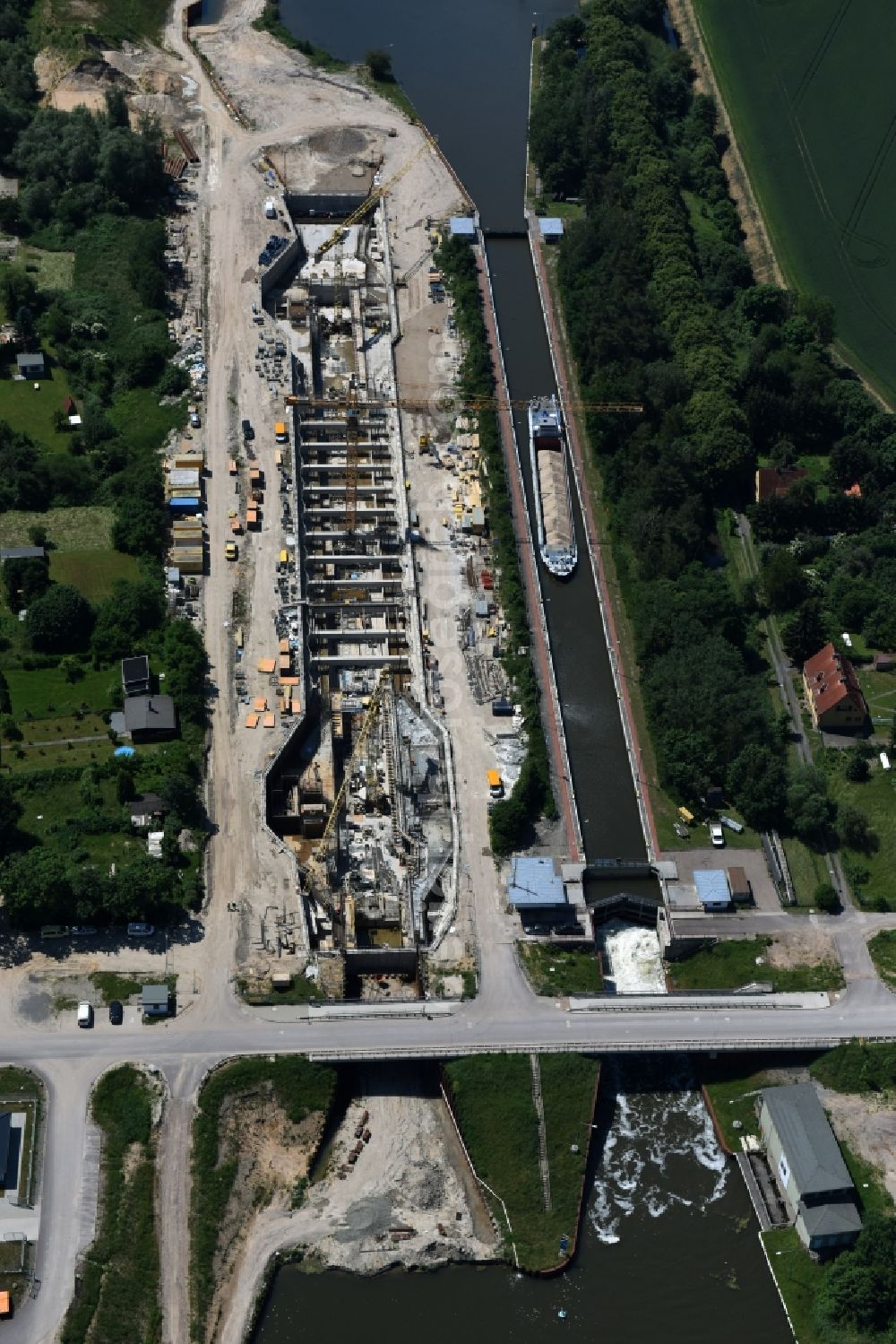 Zerben Elbe-Parey from the bird's eye view: Construction site at the Zerben sluice, bridge and the riverside of the Elbe-Havel-Canel in the state Saxony-Anhalt