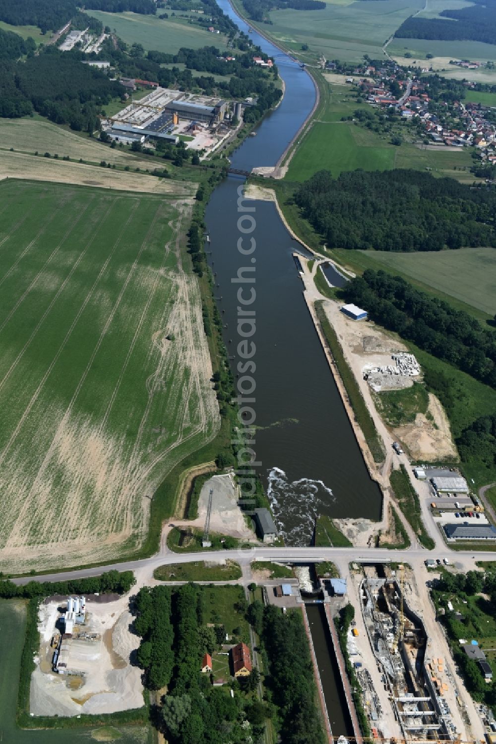 Elbe-Parey from the bird's eye view: Construction site at the Zerben sluice, bridge and the weir at the riverside of the Elbe-Havel-Canel in the state Saxony-Anhalt