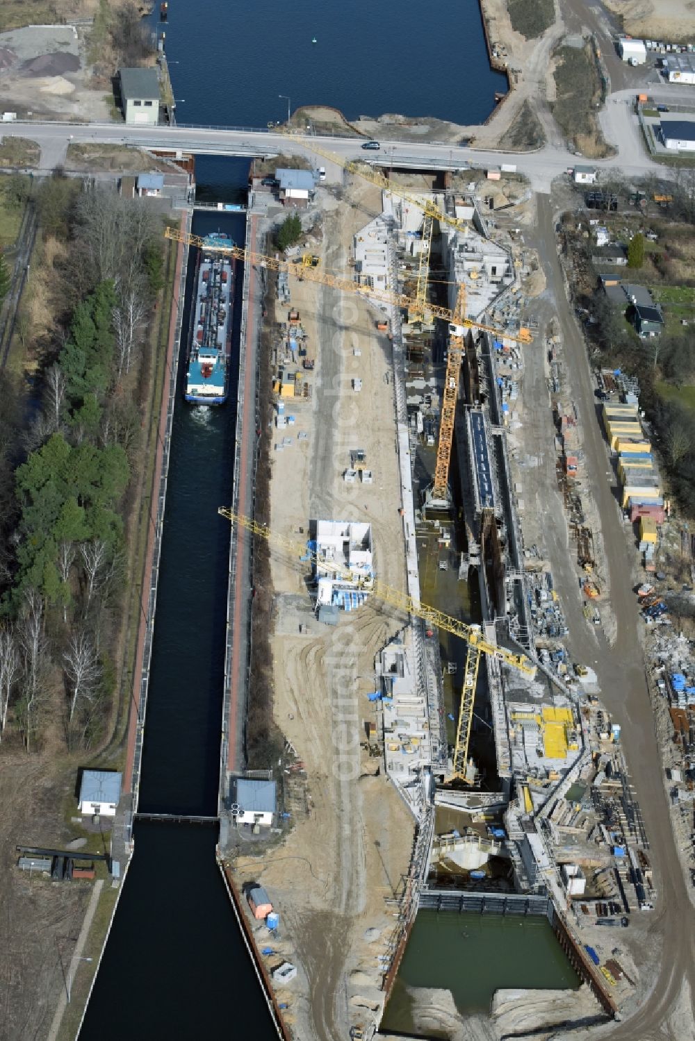 Elbe-Parey from the bird's eye view: Construction site at the Zerben sluice, bridge and the weir at the riverside of the Elbe-Havel-Canel in the state Saxony-Anhalt