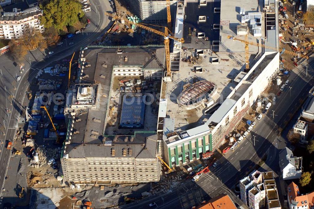 Aerial image Braunschweig - Blick auf die Baustelle der Schloss-Arkaden in Braunschweig. Am ehemaligen Standort des Schlosses rekonstruieren der Investor CREDIT SUISSE ASSET MANAGEMENT Immobilien KAG mbH und die ECE das ehemalige Residenzschloss – verbunden mit einem neuen Einkaufs- und Dienstleistungszentrum. Fertigstellung im Jahre 2007 finden im Inneren die städtischen Kultureinrichtungen und das Schlossmuseum ihren Platz.