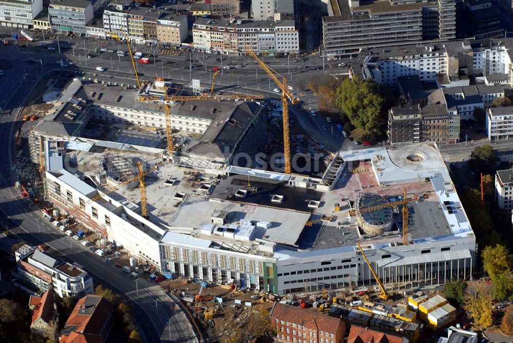 Aerial image Braunschweig - Blick auf die Baustelle der Schloss-Arkaden in Braunschweig. Am ehemaligen Standort des Schlosses rekonstruieren der Investor CREDIT SUISSE ASSET MANAGEMENT Immobilien KAG mbH und die ECE das ehemalige Residenzschloss – verbunden mit einem neuen Einkaufs- und Dienstleistungszentrum. Fertigstellung im Jahre 2007 finden im Inneren die städtischen Kultureinrichtungen und das Schlossmuseum ihren Platz.