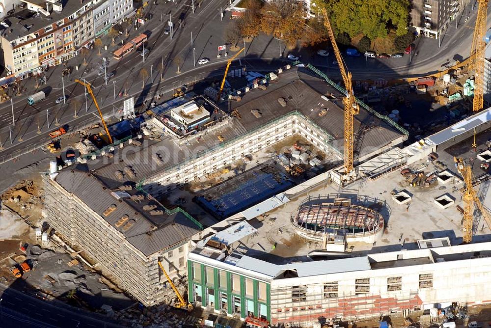 Braunschweig from above - Blick auf die Baustelle der Schloss-Arkaden in Braunschweig. Am ehemaligen Standort des Schlosses rekonstruieren der Investor CREDIT SUISSE ASSET MANAGEMENT Immobilien KAG mbH und die ECE das ehemalige Residenzschloss – verbunden mit einem neuen Einkaufs- und Dienstleistungszentrum. Fertigstellung im Jahre 2007 finden im Inneren die städtischen Kultureinrichtungen und das Schlossmuseum ihren Platz.